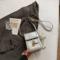 Borsa a tracolla argento metallizzato per cellulare con ciondolo di peluche - Argento (Con Ciondolo)
