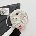 Elegante borsa a secchiello all'uncinetto bianco crema fatta a mano con tracolla - Bianco