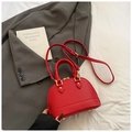 Elegant red shell-shaped crossbody bag with lychee grain texture and gold hardware - Without Pendant / Red