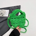 Sac seau vert tressé à la main avec une bandoulière épaisse et des crochets en métal - Vert