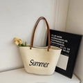 Große beige geflochtene Stroh-Tragetasche mit Summer-Stickerei und braunen Lederriemen - Gebrochenes Weiß