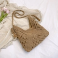 Borsa a tracolla in maglia kaki con lunghe nappe laterali e stile rustico estivo - Cachi