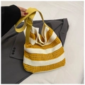Bolso saco de punto a rayas amarillas y crema con correa de cuero ajustable - Amarillo