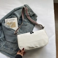 Elegante borsa a tracolla bianco crema con tracolla in tela a righe rosse blu e bianche - Bianco