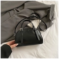 Sac à main demi-lune noir brillant avec double poignée et bandoulière amovible - Noir