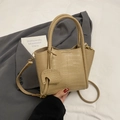 Sac seau beige texture crocodile avec breloque éléphant et bandoulière réglable - Kaki