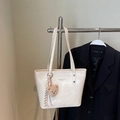 Borsa tote bianco crema in pelle PU con ciondolo a orsetto e nastro a righe da donna - Bianco sporco (Con Ciondolo)