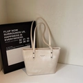 Minimalist cream white large tote bag with metallic rivets and long shoulder straps - Off-white (No Pendant)