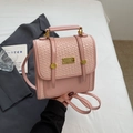 Mini zaino rosa in ecopelle con texture intrecciata e dettagli dorati - Rosa senza Ciondolo