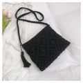 Dettaglio borsa in cotone intrecciato nero con nappe e motivi geometrici traforati - Nero