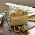 Gelber Rucksack aus Ölwachsleder mit Doppelreißverschluss und glänzendem Retro-Finish - Gelb