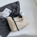 Beige gewebte Sommer-Shopper-Tasche mit Stickerei und schwarzen Ledergriffen - Schwarz