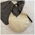 Grote crème geweven hobo schoudertas met zwarte riem en zilveren metalen details - Broken Wit