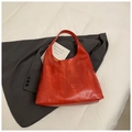 Schicke rote Tragetasche aus Kunstleder mit Vintage Wachs-Textur und minimalistischem Design - Rot
