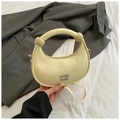 Bolso medialuna de cuero crema con asa redonda y detalle de logotipo plateado - Amarillo