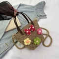Handgeflochtene Tasche für Mädchen mit bunten Häkelblumen und roter gepunkteter Schleife - Khaki