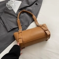 Sac sous le bras Boston marron caramel de grande capacité avec boucle argentée élégante - Marron