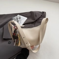 Chic off-white litchi grain leather hobo bag with trendy colorful tassel accessory - Beige With Charm