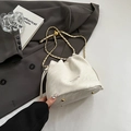 Secchiello bianco motivo marmo con catena dorata e manico in pelle intrecciata - Bianco Sporco