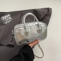 Schicke silberne Metallic-Handtasche in Rechteckform mit CLEARLY-Schriftzug und Kette - Silber