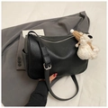 Borsa a spalla vintage nera in pelle litchi con ciondolo a forma di orsetto morbido - Nero (Con Ciondolo)
