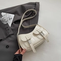 Bolso de hombro chic media luna blanco crema con bolsillos dobles y hebillas plata - Blanco