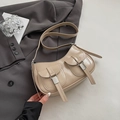 Bolso medialuna minimalista en cuero sintético albaricoque con bolsillos dobles y hebillas - Caqui