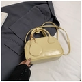 Bolso de mano elegante en cuero PU blanco crema con colgante redondo y correa larga - Amarillo