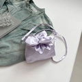Elegante borsa a tracolla in raso lavanda con grande fiocco e chiusura con coulisse - Viola