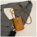 Sacoche téléphone marron grainée avec boucle fer à cheval et breloque coeur argentée - Marron