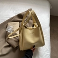 Sac seau jaune crème à motif crocodile avec poignées et bandoulière réglable pratique - Jaune