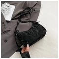 Elegante borsa a spalla nera a pieghe con logo COIH 2DN e dettaglio a fiocco - Nero