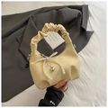 Bolso nube fruncido crema elegante con lazo de perlas y colgante de corazón único - Amarillo