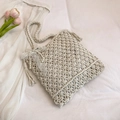 Borsa tote all'uncinetto fatta a mano color crema con fiocco in pizzo e nappe estive - Con Ciondolo / Bianco Sporco
