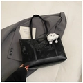 Borsa tote nera stampa marmo con finiture in pelle e ciondolo a nuvola - Nero con ciondolo