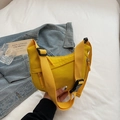 Borsa a tracolla minimalista a mezzaluna in nylon giallo con cinturino regolabile - Giallo