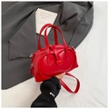 Mini bolso de mano rojo con forma de corazón en cuero PU brillante y correa ajustable - Rojo