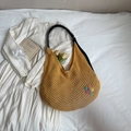 Borsa tote intrecciata gialla con motivi floreali e tracolla nera per la spiaggia estiva - Giallo
