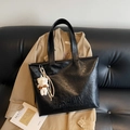Grand sac cabas noir en cuir texturé avec breloque ours et logo H.SHAN gravé - Avec Pendentif / Noir