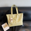 Grand sac fourre-tout en cuir jaune pâle avec logo H.SHAN et charm ours en peluche - Avec Pendentif / Jaune
