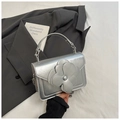 Bolso de mano plateado elegante con gran flor 3D y correa de cadena de metal - Plateado