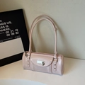 Rosafarbene Zylindertasche mit herzförmiger Schnalle und eleganten Doppelgriffen - Rosa