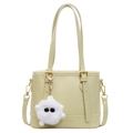 Bolso bombonera minimalista verde claro de cuero con colgante de peluche y asa - Amarillo