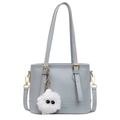 Bolso tipo cubo gris azulado claro en cuero PU con asa y un suave pompón de peluche - Azul