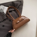 Braune Schultertasche aus Lackleder mit Schleife und Doppelgriff für Damen - Braun