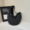 Borsa tote in denim nero con cuciture gialle a contrasto e tasche funzionali - Nero