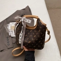 Borsa tote marrone classica con motivo a orso e accessorio con fiocco in pizzo - Marrone