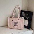 Roze en wit gestreepte canvas shopper met een schattige cartoon illustratie van een beer en kat - Roze