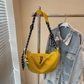 Borsa a tracolla a mezzaluna giallo zenzero con cinturino in corda e ciondolo carino - Giallo (Con Ciondolo)