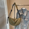 Borsa a tracolla a mezzaluna verde oliva con tracolla in corda intrecciata e zip - Verde (Senza Ciondolo)
